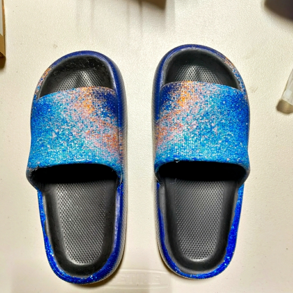 slippers for women or children or person with small feet Size S/M - NWT